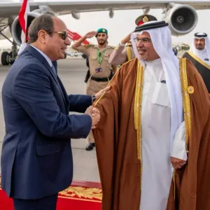 رئيس مصر يصل إلى البحرين للمشاركة في القمة العربية الثالثة والثلاثين