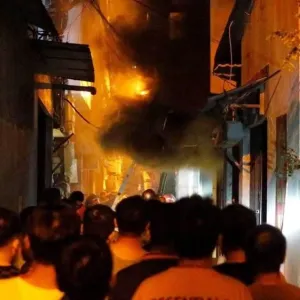 مقتل 14 في حريق مبنى بالعاصمة الفيتنامية