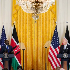 بايدن يستقبل رئيس كينيا ويعلن «رؤية نيروبي - واشنطن» وشراكة صناعية وتكنولوجية