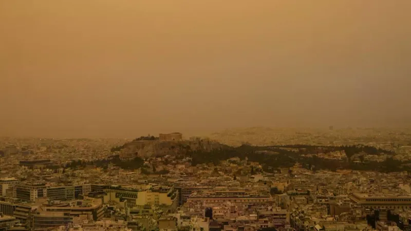 فيديو. سحب الغبار الحمراء التي غطت اليونان تنقشع تدريجيًا https://arabic.euronews.com/video/2024/04/24/athens-stifling-dust-clouds-blown-across-medite...