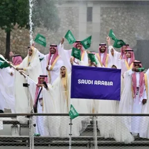 افتتاح أسطوري لـ «أولمبياد باريس» على نهر السين .. والبشت السعودي يظهر في فرنسا