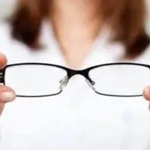 5 علامات تدل على أنك ترتدي نظارات طبية خاطئة