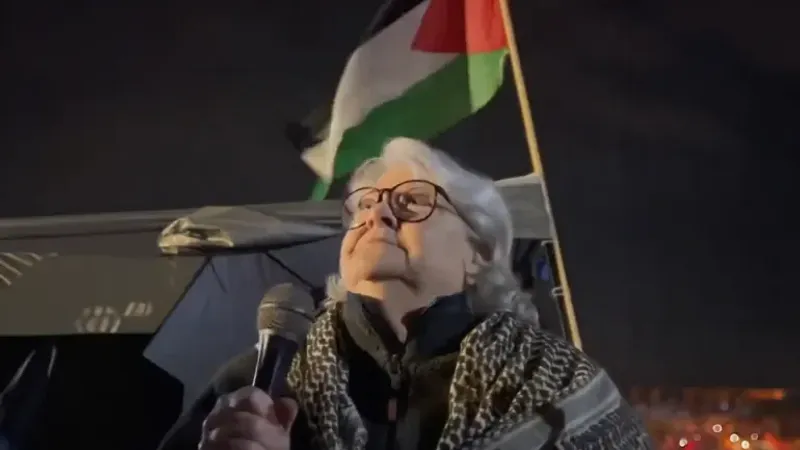 تظاهرت ضد حرب فيتنام قبل 56 عاما.. ناشطة مشاركة في الحراك الجامعي: فلسطين يجب أن تتحرر!
