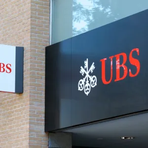 هيئة الرقابة المالية السويسرية تحذر من مخاطر اندماج بنك يو بي إس مع منافسه كريدي سويس