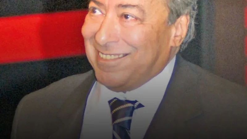 توفي الفنان المصري صلاح السعدني، الجمعة، عن عمر ناهز 81 عاماً. وأعلن نقيب الفنانين أشرف زكي الخبر منذ قليل. #الشرق #الشرق_للأخبار