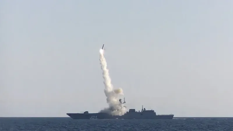 روسيا تدعم بعض سفنها الحربية بصواريخ "زيركون"