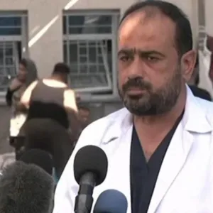 الجيش الإسرائيلي يُطلق سراح مدير مجمّع الشفاء الطبي محمد أبو سلميّة مع نحو 50 أسيراً (فيديو)