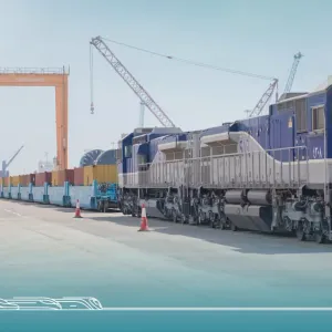 قطارات «سار» تنقل أول شحنة حاويات من ميناء الجبيل التجاري إلى الميناء الجاف بالرياض