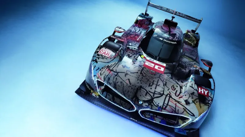 بي إم دبليو M Hybrid V8 Art Car سيارة فنيّة ستشارك في سباق التحمل