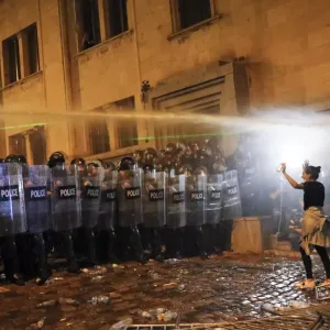 الاحتجاجات ضد "القانون الروسي".. بوريل ينتقد عنف الشرطة ضد المتظاهرين في جورجيا