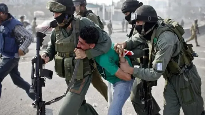 قوات الاحتلال تعتقل 15 فلسطينيا من الضفة وارتفاع حصيلة المعتقلين إلى (8445) معتقلا