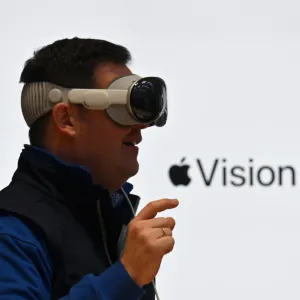 نظارة Apple Vision Pro تباع في الصين بسعر أعلى 18% من أميركا