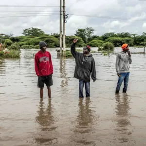 كينيا وتنزانيا في حال تأهب مع اقتراب الإعصار «هدايا» وسط فيضانات مدمّرة