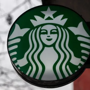 مؤسس Starbucks: الشركة وصلت إلى نقطة انعطاف