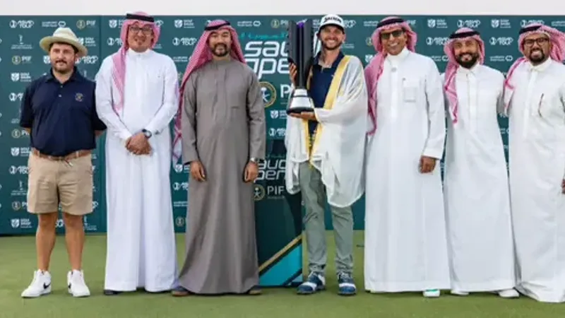 الأمريكي "جون كاتلين" يتوج بلقب بطولة السعودية المفتوحة للجولف