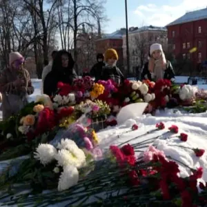"لقد مات بطلي": مواطنون روس يشعرون بالحزن ويتحدثون علناً عن موت نافالني