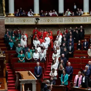 العلم الفلسطيني يُحرّك السجال حول إيتيكيت اللباس في البرلمان الفرنسي