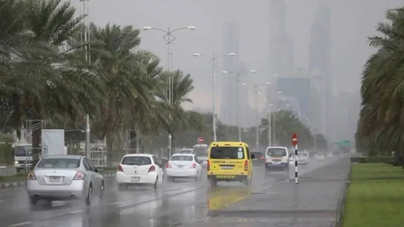 الأحوال الجوية تلحق الضرر بالعمليات البنكية لـ"الإمارات الوطني" و"دبي الإسلامي"