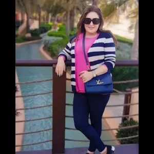 أول ظهور للفنانة نهال عنبر بعد خروجها من المستشفى.. «محظوظة بأصحابي»