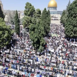 صلاة جمعة رمضان في المسجد الأقصى: 120 ألف مصل رغم القيود الإسرائيلية