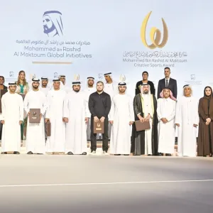 أحمد بن محمد يُكرِّم الفائزين بجائزة «الإبداع الرياضي»