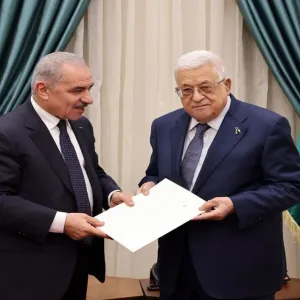 عباس يقبل استقالة مجلس الوزراء الفلسطيني ويكلفه بتسيير الأعمال لحين تشكيل حكومة جديدة