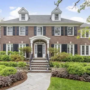 بيت «وحيد بالمنزل» للبيع مقابل 5.25 مليون دولار