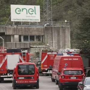 قتلى ومفقودون جراء انفجار وحريق في محطة للطاقة الكهرومائية شمال إيطاليا (فيديو)