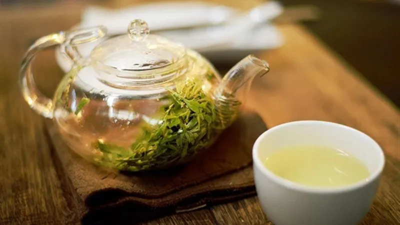 هل الشاي الأخضر والأبيض مفيدان لحرق الدهون؟
