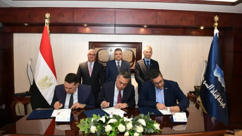 مصر.. توقيع عقد لتقديم خدمات جمع المخلفات للسفن العابرة لقناة السويس