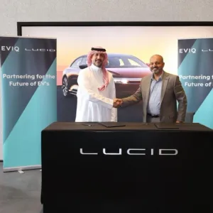 "لوسيد" توقع اتفاقية مع "EVIQ" لتوفير بنية متطورة لشحن السيارات الكهربائية في السعودية