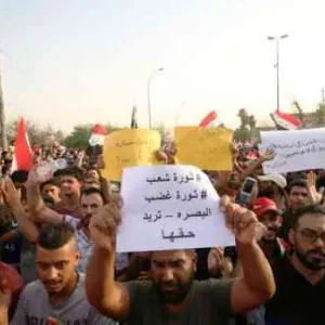 نائب تطالب بفتح تحقيق بعد الاعتداء على متظاهرين في البصرة