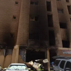إيقاف 4 مسؤولين في بلدية الكويت بعد حريق عقار المنقف
