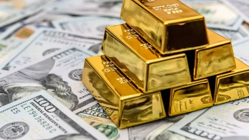 ارتفاع الذهب مع تراجع الدولار وترقب بيانات أمريكية