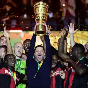 باير ليفركوزن يرفع كأس ألمانيا (فيديو)