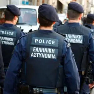 الشرطة اليونانية تعتقل 27 طالبا في جامعة "أثينا" تظاهروا تضامنا مع فلسطين