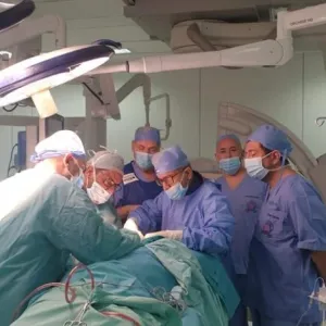 المستشفى السلطاني يتمكن من علاج مريض عبر تقنية متقدمة