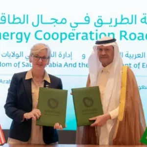 وزير الطاقة يجتمع مع وزيرة الطاقة الأمريكية ويوقّعان خارطة طريق للتعاون في مجال الطاقة