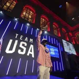 مغني الراب فلاف لمساعدة منتخب الماء الأميركي للفوز بميدالية رابعة