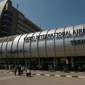 "مصر للطيران" تنفي تكدس مسافرين بمطار القاهرة