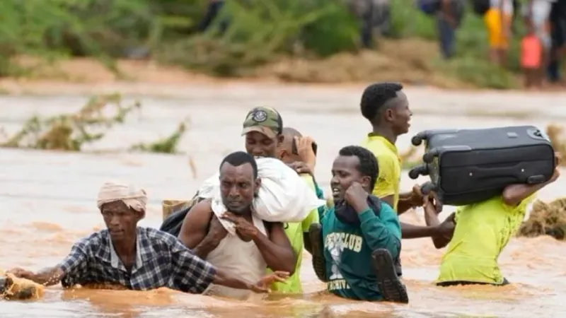 سلطنة عُمان تواسي كينيا في ضحايا الفيضانات