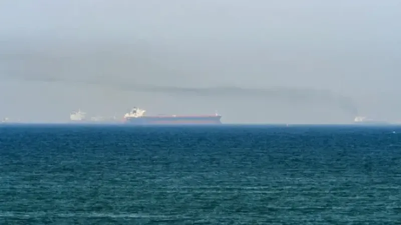وسائل إعلام إيرانية: الحرس الثوري يحتجز سفينة تجارية لها علاقة بالكيان الإسرائيلي بالقرب من مضيق هرمز