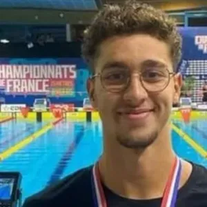 السباح التونسي أحمد الجوادي يتوج بالميدالية الذهبية في بطولة فرنسا