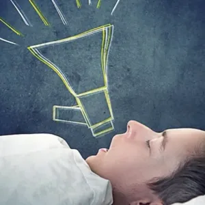حالة واحدة توجب استشارة الطبيب.. دراسة: الكلام أثناء النوم قد يكون مشكلة صحية