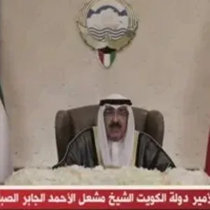 أمير الكويت يعلن حل مجلس الأمة وتوقيف العمل ببعض بنود الدستور