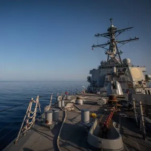 الجيش الأميركي يؤكد إصابة سفينة بريطانية جراء هجوم للحوثيين في البحر الأحمر