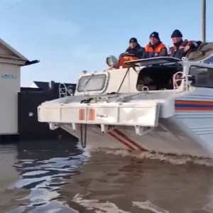 انهيار سد في أورسك الروسية يجبر آلاف السكان على النزوح