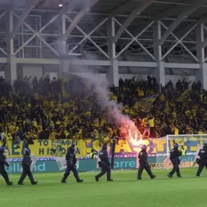 "حذرناهم وواصلوا الاختباء".. رئيس قبرص يهاجم اتحاد الكرة بسبب أعمال عنف وشغب