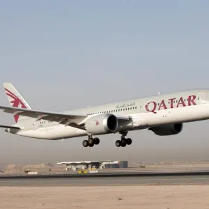 الخطوط الجوية القطرية تجري محادثات لشراء طائرات من إيرباص وبوينج