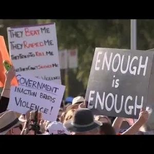 "كفى!".. مظاهرات في أستراليا تطالب بإنهاء العنف ضد المرأة ورئيس الوزراء ينضم للمحتجين